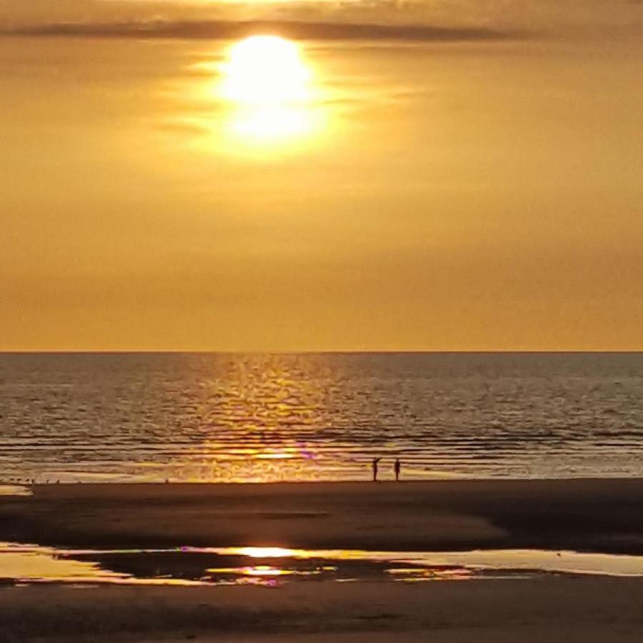 Les Obiones, Vue Laterale Mer, Fort Mahon Plage, Magnifique Studio Cabine 4P, Avec Balcon , Parking Prive Gratuit, Wifi, Classe 2 Etoiles, Exposition Plein Sud En Baie De Somme Fort-Mahon-Plage Exterior foto
