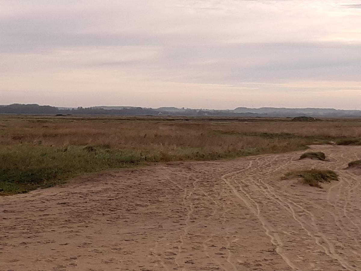 Les Obiones, Vue Laterale Mer, Fort Mahon Plage, Magnifique Studio Cabine 4P, Avec Balcon , Parking Prive Gratuit, Wifi, Classe 2 Etoiles, Exposition Plein Sud En Baie De Somme Fort-Mahon-Plage Exterior foto
